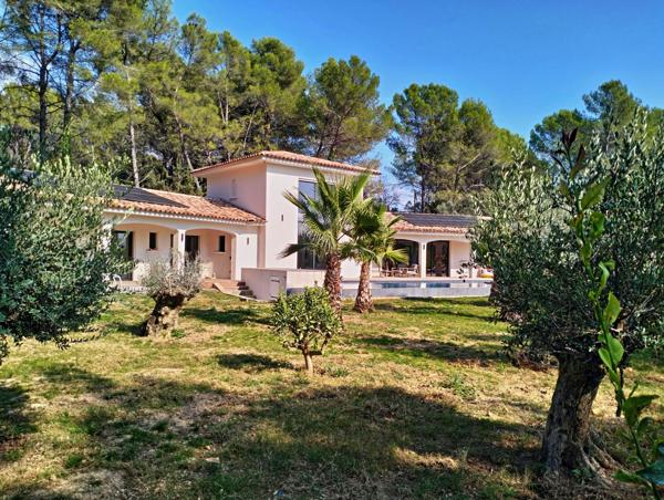 Draguignan (83300) Superbe villa d'architecte de 250 m² + sous sol et garage sur 4000 m² de terrain plat