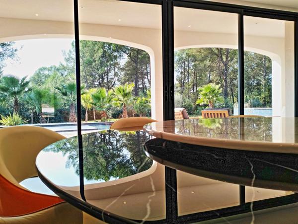 Draguignan (83300) Superbe villa d'architecte de 250 m² + sous sol et garage sur 4000 m² de terrain plat