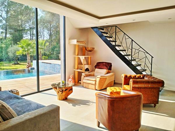 Draguignan (83300) Superbe villa d'architecte de 250 m² + sous sol et garage sur 4000 m² de terrain plat