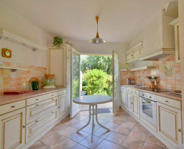 Fréjus (83370) VILLA ST AYGULF, Plages, port et commerces à pied