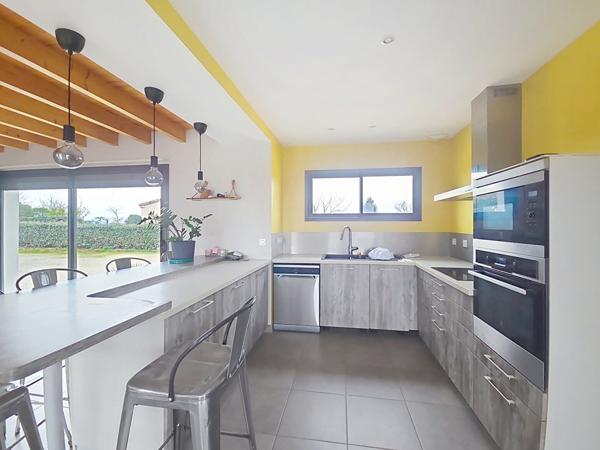 A vendre Maison de plain pied 4 chambres, mezzanine, piscine et garage