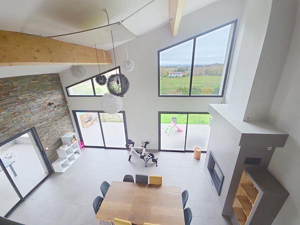 A vendre Maison de plain pied 4 chambres, mezzanine, piscine et garage