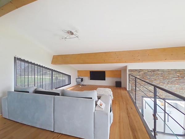 A vendre Maison de plain pied 4 chambres, mezzanine, piscine et garage