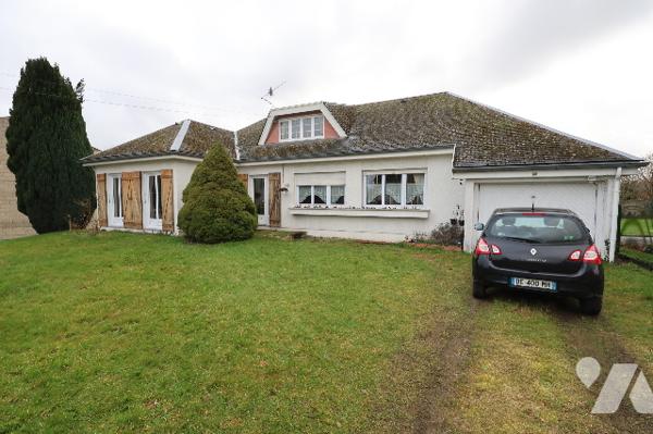 En exclusivité !
Ravissant pavillon individuel semi plain-pied, 5 chambres, 2 garages, terrain.