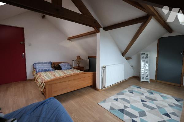 En exclusivité !
Ravissant pavillon individuel semi plain-pied, 5 chambres, 2 garages, terrain.