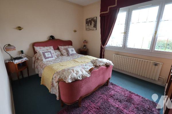 En exclusivité !
Ravissant pavillon individuel semi plain-pied, 5 chambres, 2 garages, terrain.