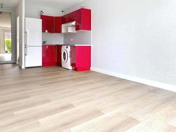 Quartier résidentiel : Studio en RDC avec parking