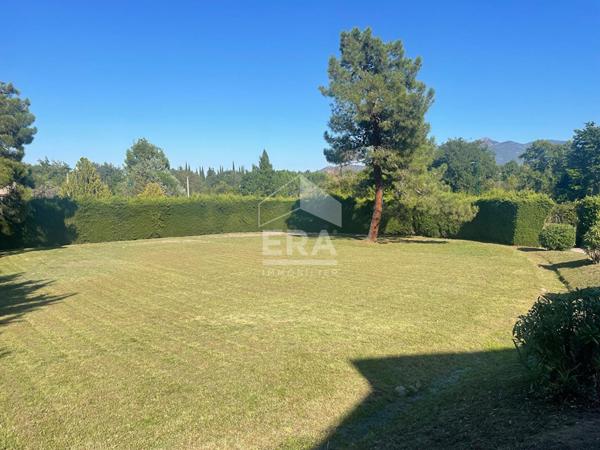 Villa traditionnelle 4 facesT4 de 145m2 habitables  environ sur terrain de plus de 5000m2