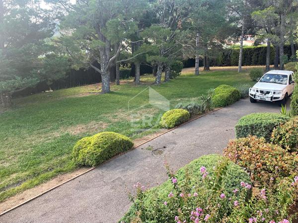 Villa traditionnelle 4 facesT4 de 145m2 habitables  environ sur terrain de plus de 5000m2