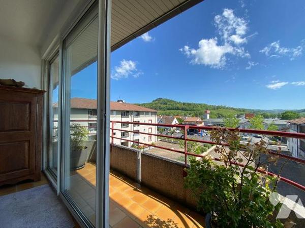 AURILLAC, quartier Ponétie, appartement au 4ième et dernier étage d'un immeuble en copropriété ...