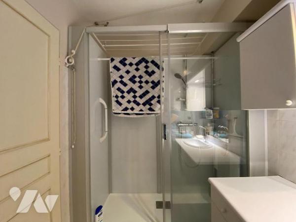 AURILLAC, quartier Ponétie, appartement au 4ième et dernier étage d'un immeuble en copropriété ...