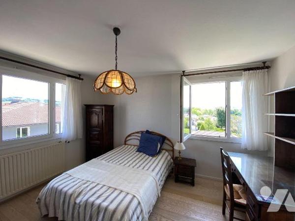 AURILLAC, quartier Ponétie, appartement au 4ième et dernier étage d'un immeuble en copropriété ...