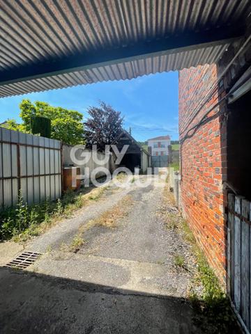 MAISON avec dépendances et garage à Monthelon