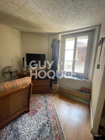 MAISON avec dépendances et garage à Monthelon