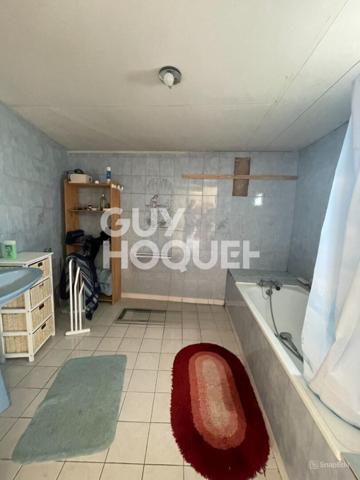 MAISON avec dépendances et garage à Monthelon