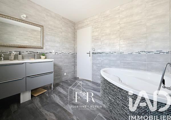 Maison à vendre 5 pièces 155 m² Bédarrides