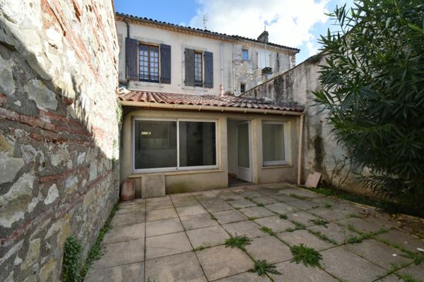 Dpt Lot et Garonne (47), à vendre VILLENEUVE SUR LOT maison de ville, P6 idéale investisseurs, ou familles,