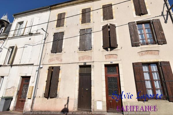 Dpt Lot et Garonne (47), à vendre VILLENEUVE SUR LOT maison de ville, P6 idéale investisseurs, ou familles,