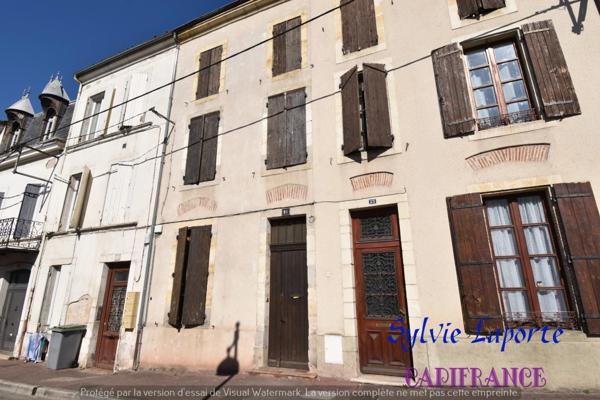 Dpt Lot et Garonne (47), à vendre VILLENEUVE SUR LOT maison de ville, P6 idéale investisseurs, ou familles,