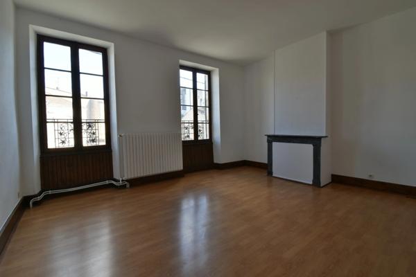 Dpt Lot et Garonne (47), à vendre VILLENEUVE SUR LOT maison de ville, P6 idéale investisseurs, ou familles,