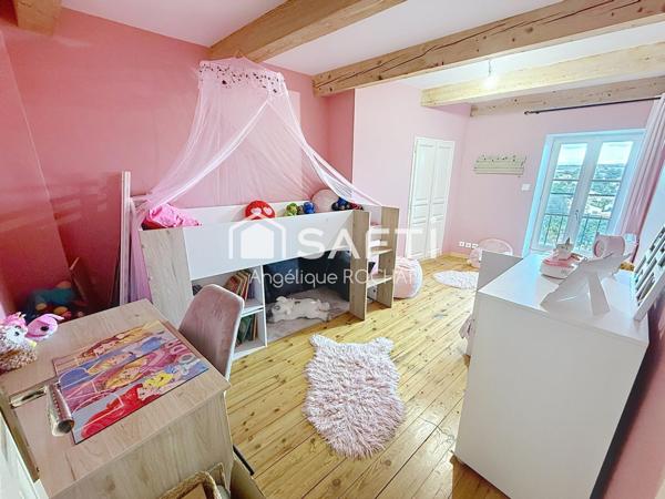 Charmante Maison de Village sur Magalas 3 chambres, Garage et cour extérieure