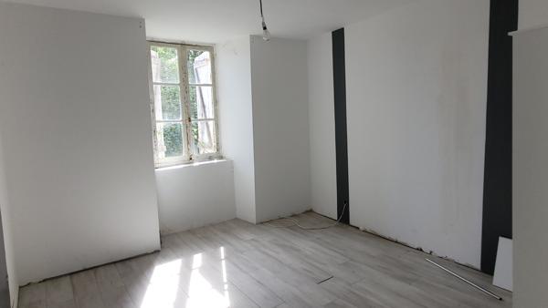 Maison
                                                                                                                                                                                                                                                                                                                        7 pièce(s)                                                                                                                                                                                                          3 chambre(s)                                                                                                                                                                                                          180  m²