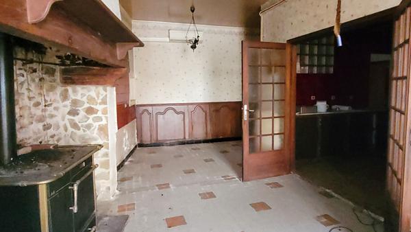 Maison
                                                                                                                                                                                                                                                                                                                        7 pièce(s)                                                                                                                                                                                                          3 chambre(s)                                                                                                                                                                                                          180  m²