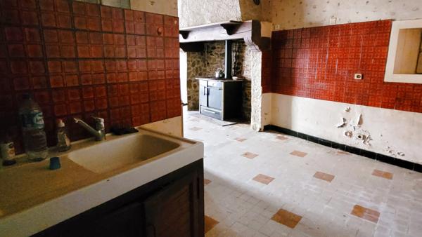 Maison
                                                                                                                                                                                                                                                                                                                        7 pièce(s)                                                                                                                                                                                                          3 chambre(s)                                                                                                                                                                                                          180  m²