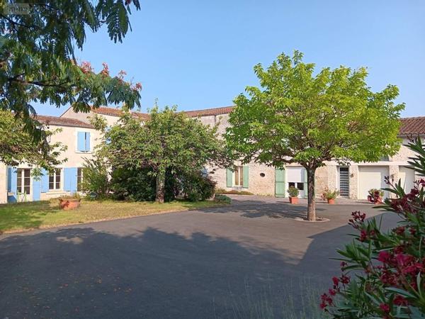 Maison à vendre à Saint-Hilaire-de-Villefranche en Charente-Maritime (17770), ref : 021/1885