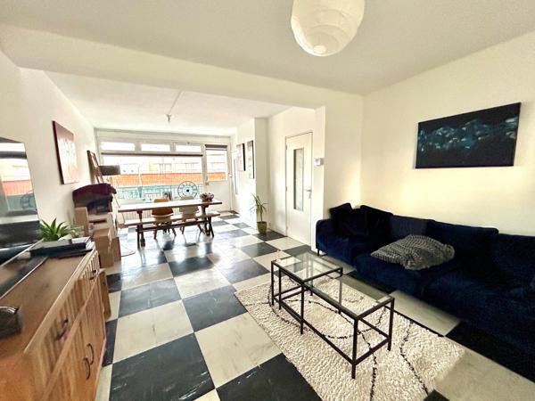 Appartement
                                                                                                                                                                                                                                                                                                                        3 pièce(s)                                                                                                                                                                                                          2 chambre(s)                                                                                                                                                                                                          77  m²