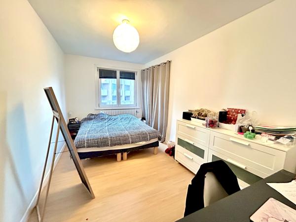 Appartement
                                                                                                                                                                                                                                                                                                                        3 pièce(s)                                                                                                                                                                                                          2 chambre(s)                                                                                                                                                                                                          77  m²