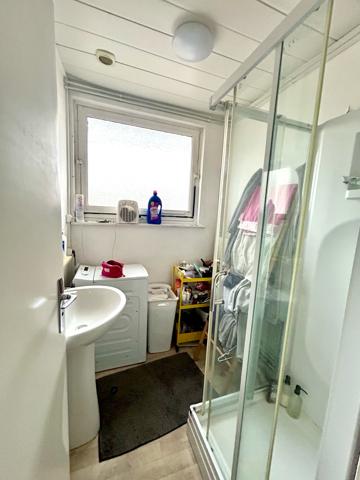 Appartement
                                                                                                                                                                                                                                                                                                                        3 pièce(s)                                                                                                                                                                                                          2 chambre(s)                                                                                                                                                                                                          77  m²