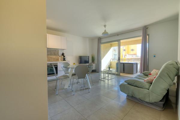 Appartement Bastia 2 pièces Bastia centre ville ancien - terrasse - stationnement