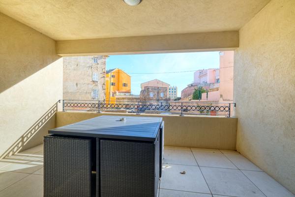 Appartement Bastia 2 pièces Bastia centre ville ancien - terrasse - stationnement