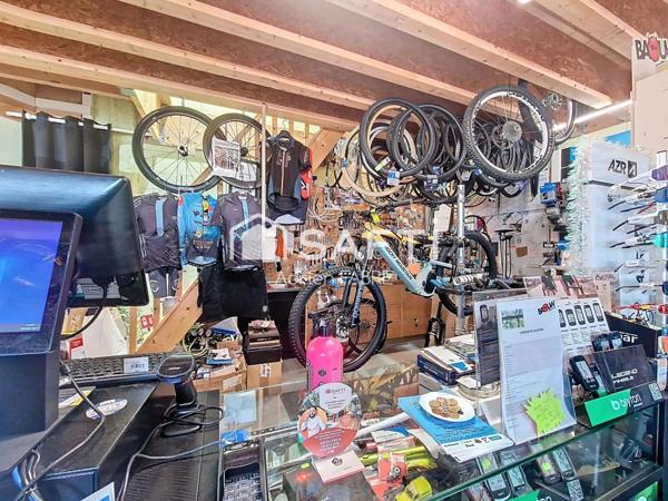 Emplacement stratégique! Fonds de commerce de 140m²