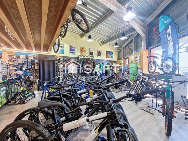 Emplacement stratégique! Fonds de commerce de 140m²