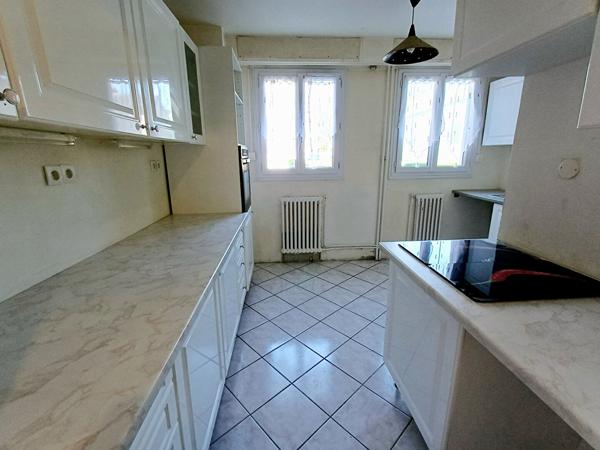 Appartement 3 pièces de 75 m² à Étampes