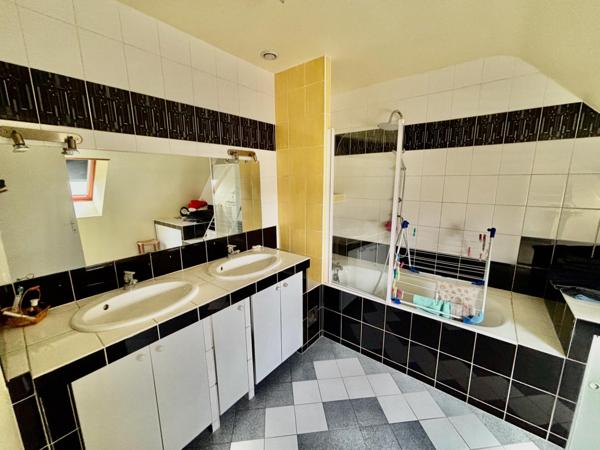 Maison à LE VAL-SAINT-PERE, 50300 - 7 pièces 150m²