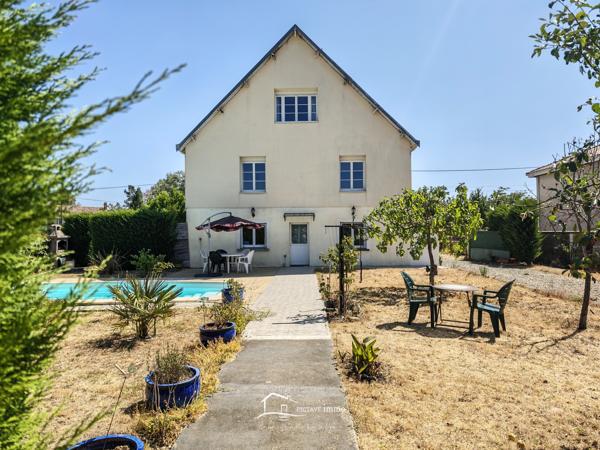 MAISON AVEC PISCINE ET GRAND GARAGE Lezay (79120)