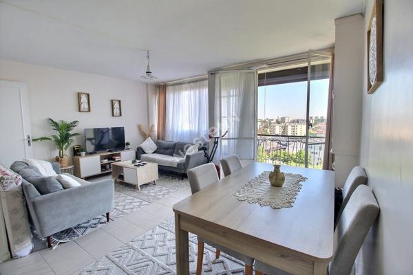 MONTREUIL BOISSIERE Appartement Montreuil 3 pièce(s) 63 m2 avec balcon et cave