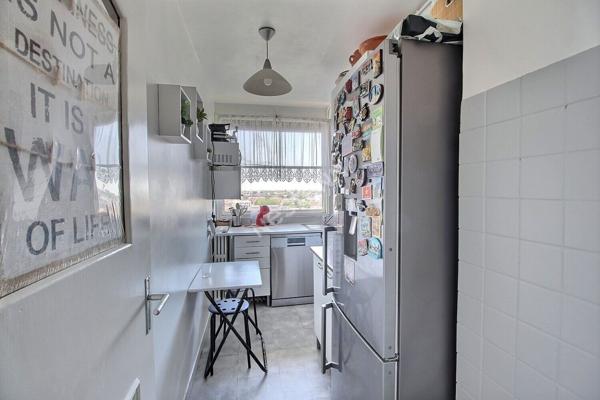 MONTREUIL BOISSIERE Appartement Montreuil 3 pièce(s) 63 m2 avec balcon et cave