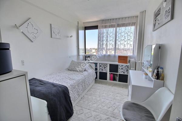 MONTREUIL BOISSIERE Appartement Montreuil 3 pièce(s) 63 m2 avec balcon et cave