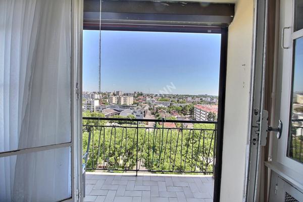 MONTREUIL BOISSIERE Appartement Montreuil 3 pièce(s) 63 m2 avec balcon et cave