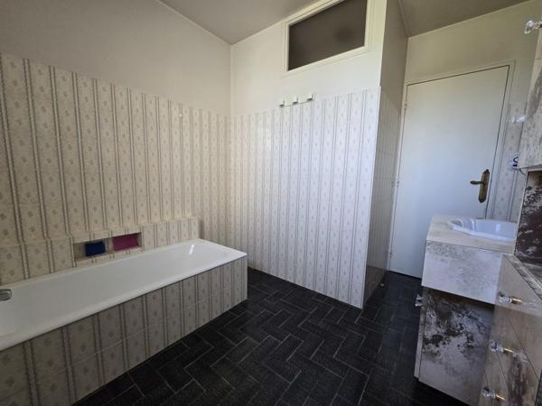 Immeuble à vendre |  Jonzac |  700 m²