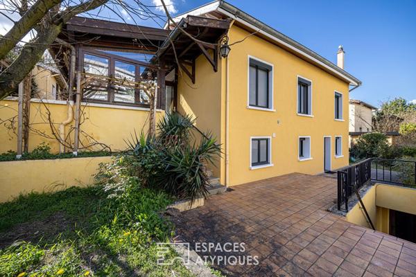 Maison rénovée avec jardin et dépendances