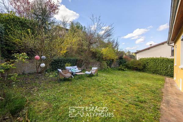 Maison rénovée avec jardin et dépendances