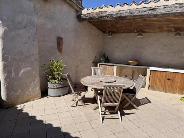 Belle maison de village avec terrasse spacieuse dans le Minervois