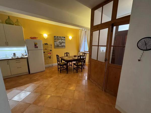 Belle maison de village avec terrasse spacieuse dans le Minervois