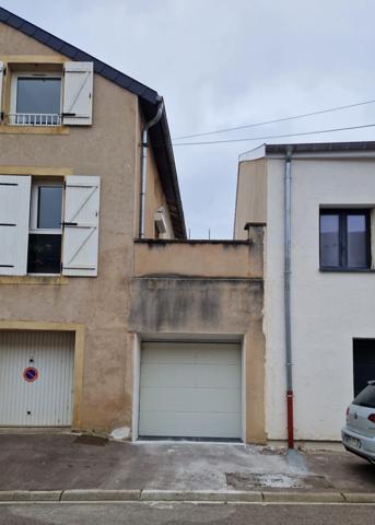 APPARTEMENT F6 TYPE MAISON 4 CHAMBRES - GARAGE ET TERRASSE