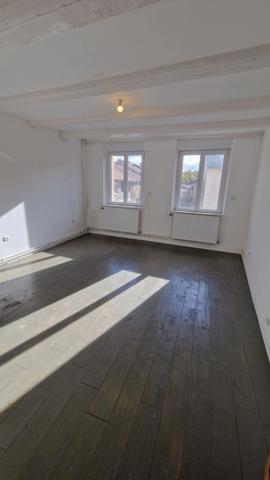 APPARTEMENT F6 TYPE MAISON 4 CHAMBRES - GARAGE ET TERRASSE